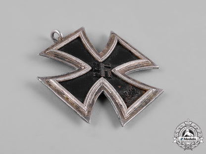 germany,_wehrmacht._a_rare_round31939_iron_cross,_ii_class,_deschler&_sohn_c19-262