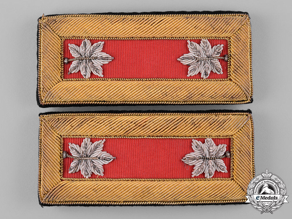 united_states._a_pair_of_united_states_army_lieutenant_colonel_artillery_shoulder_boards_c19-2708
