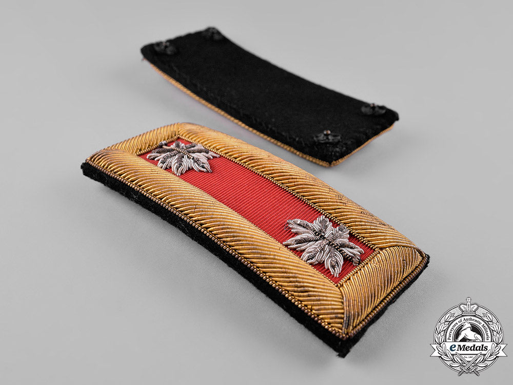 united_states._a_pair_of_united_states_army_lieutenant_colonel_artillery_shoulder_boards_c19-2710