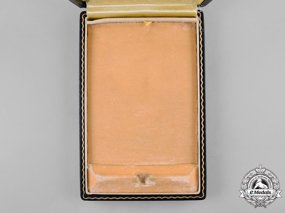 united_states._a_case_for_a_legion_of_merit,_commander_degree_c19-2777