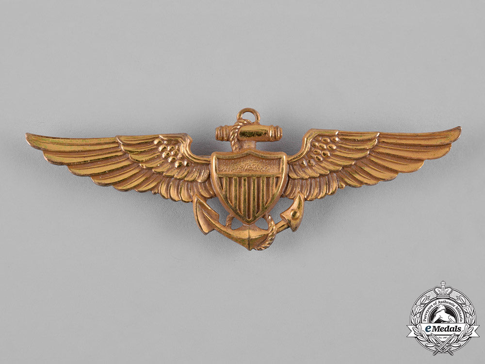 united_states._a_united_states_navy_and_marine_corps_naval_aviator_badge,_by_balfour_c19-2974