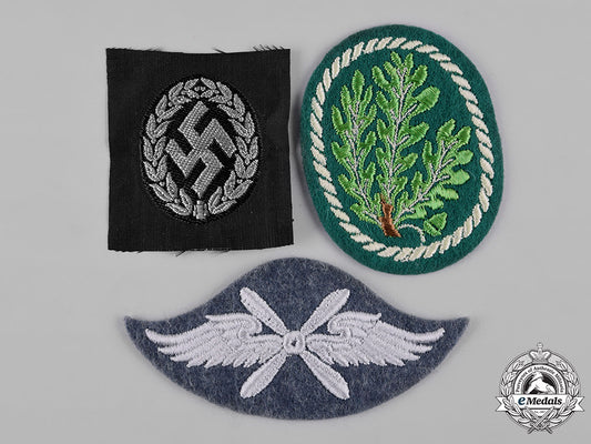 germany,_third_reich._a_lot_of_uniform_cloth_insignia_c19-3024