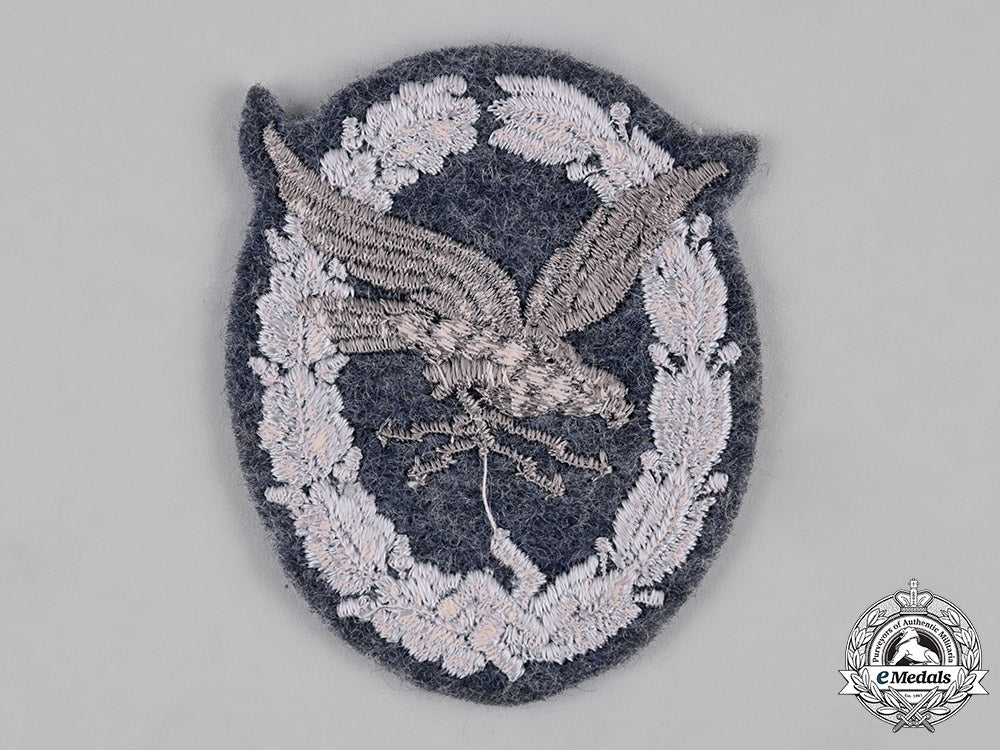 germany,_luftwaffe._a_radio_operator_badge,_cloth_version_c19-3031