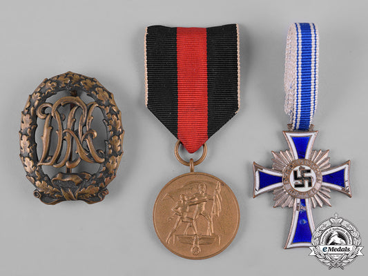germany,_third_reich._a_lot_of_third_reich_badges_and_medals_c19-3035