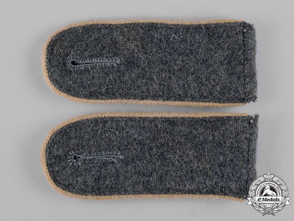 germany,_luftwaffe._a_pair_of1_st_paratroop_panzer_division_hermann_göring_em/_nco’s_shoulder_straps_c19-3049