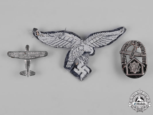 germany,_third_reich._a_lot_of_third_reich_cloth_and_metal_insignia_c19-3079