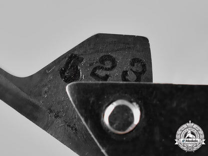 germany,_luftwaffe._a_fallschirmjäger_gravity_knife,_by_smf_solingen_c19-3437_1