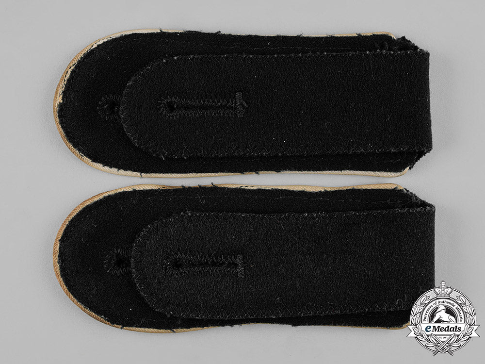 germany,_ss._a_set_of_waffen-_ss_mann_infantry_shoulder_straps_c19-3451_1