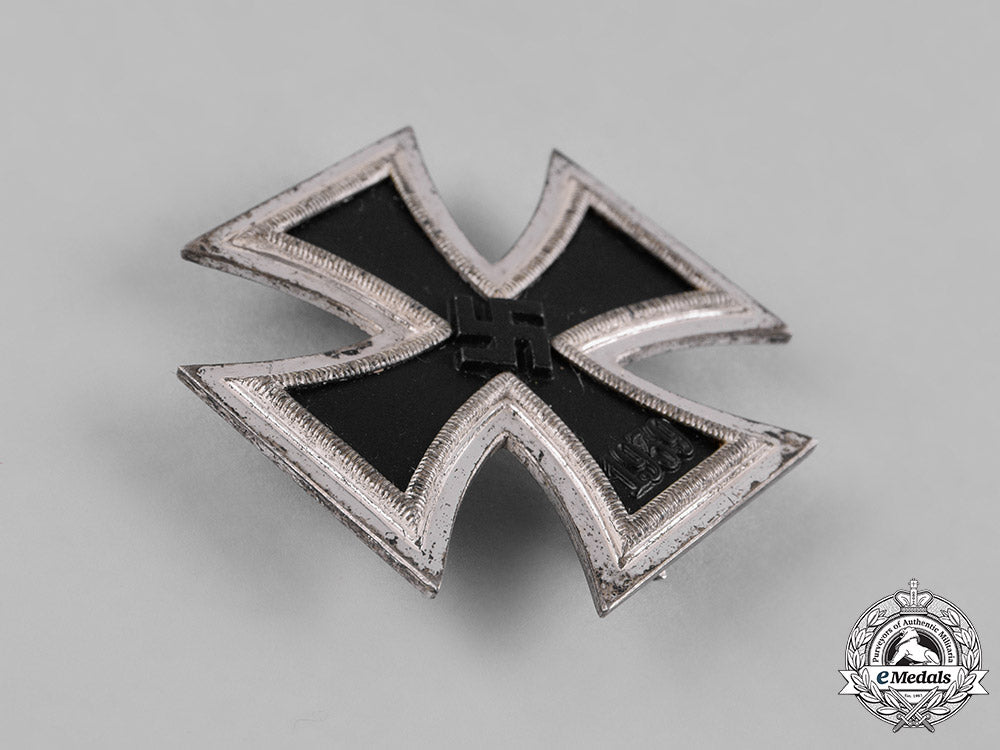 germany,_wehrmacht._a1939_iron_cross,_i_class,_by_wächtler&_lange,_with_case_c19-351