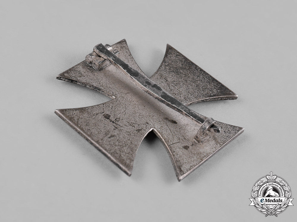 germany,_wehrmacht._a1939_iron_cross,_i_class,_by_wächtler&_lange,_with_case_c19-352