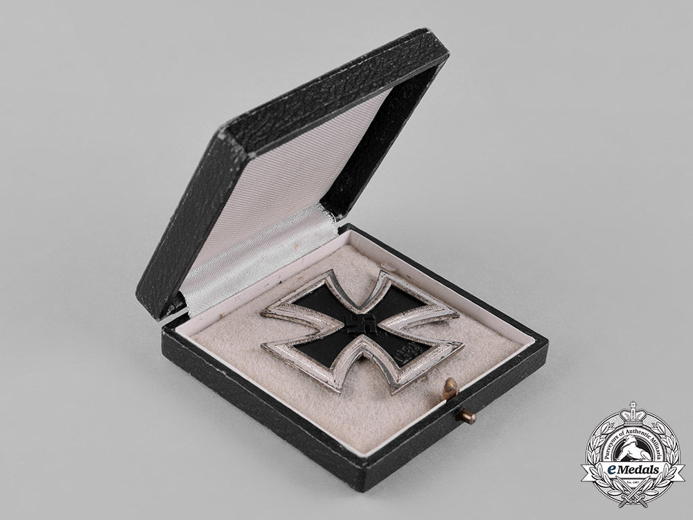 germany,_wehrmacht._a1939_iron_cross,_i_class,_by_wächtler&_lange,_with_case_c19-356