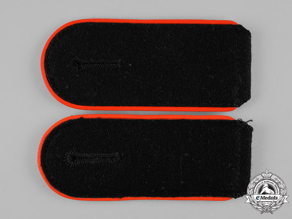 germany,_ss._a_set_of_waffen-_ss_mann_artillery_shoulder_straps_c19-3596