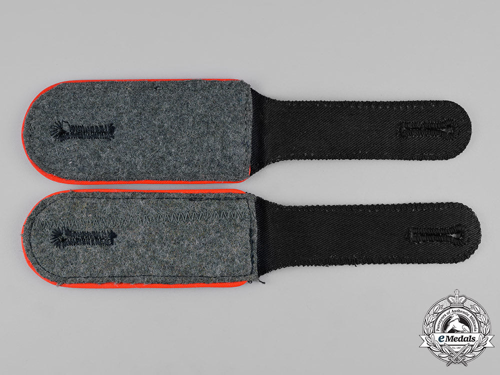 germany,_ss._a_set_of_waffen-_ss_mann_artillery_shoulder_straps_c19-3598
