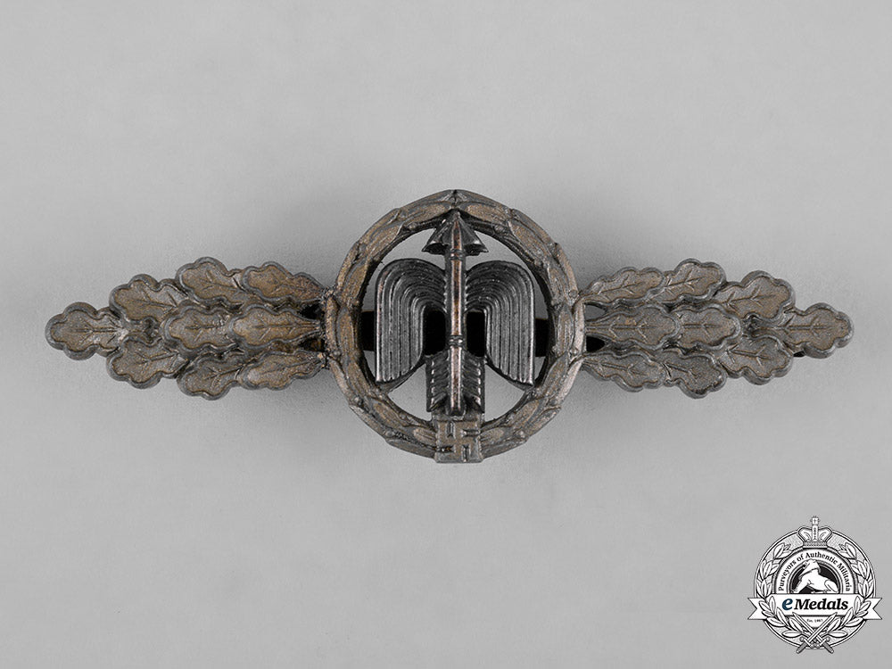 germany,_luftwaffe._a_short_range_day_fighter_clasp,_bronze_grade,_by_g.h._osang,_with_envelope_c19-377_1_1_1