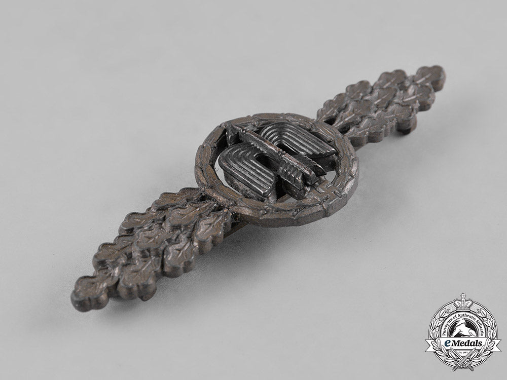 germany,_luftwaffe._a_short_range_day_fighter_clasp,_bronze_grade,_by_g.h._osang,_with_envelope_c19-379_1_1_1