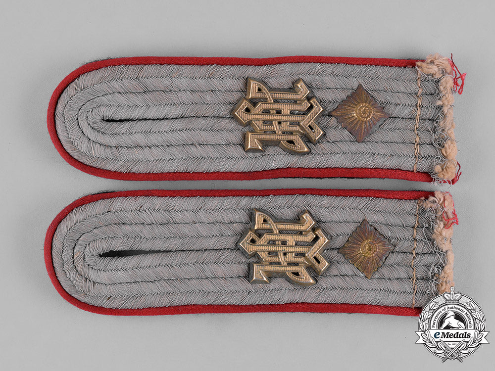 germany,_waffen-_ss._a_pair_of_shoulder_straps_for_a_artillery_ss-_obersturmführer_in_the1_st_ss_panzer_division_lah_c19-388