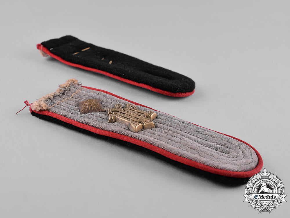germany,_waffen-_ss._a_pair_of_shoulder_straps_for_a_artillery_ss-_obersturmführer_in_the1_st_ss_panzer_division_lah_c19-390
