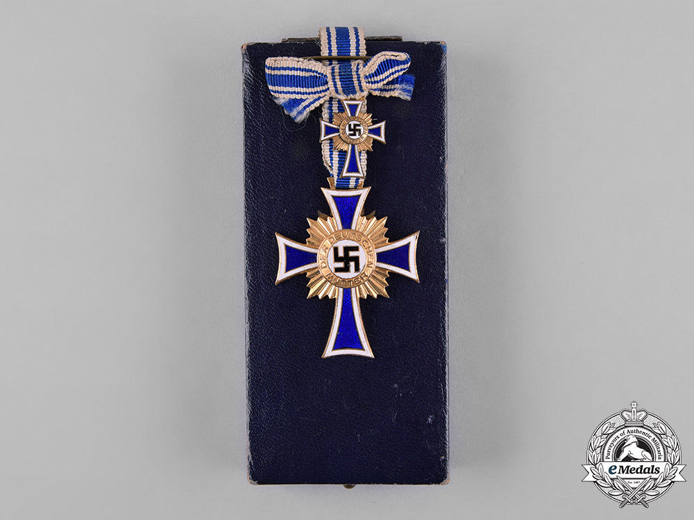 germany,_third_reich._a_cased_honour_cross_of_the_german_mother,_gold_grade,_by_ziemer&_söhne_c19-417
