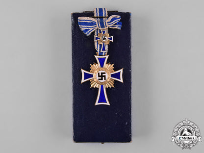 germany,_third_reich._a_cased_honour_cross_of_the_german_mother,_gold_grade,_by_ziemer&_söhne_c19-417