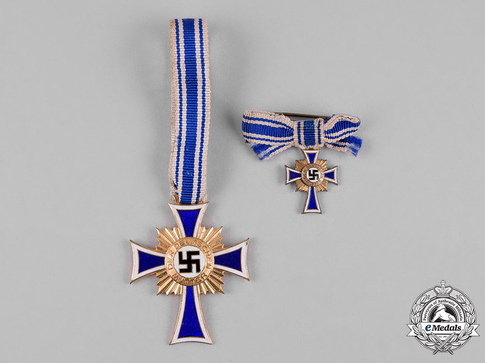 germany,_third_reich._a_cased_honour_cross_of_the_german_mother,_gold_grade,_by_ziemer&_söhne_c19-418