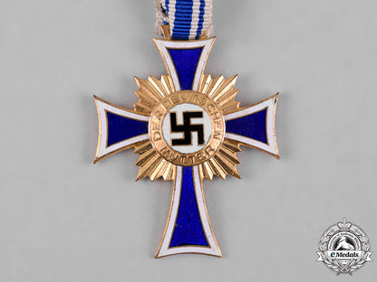 germany,_third_reich._a_cased_honour_cross_of_the_german_mother,_gold_grade,_by_ziemer&_söhne_c19-419