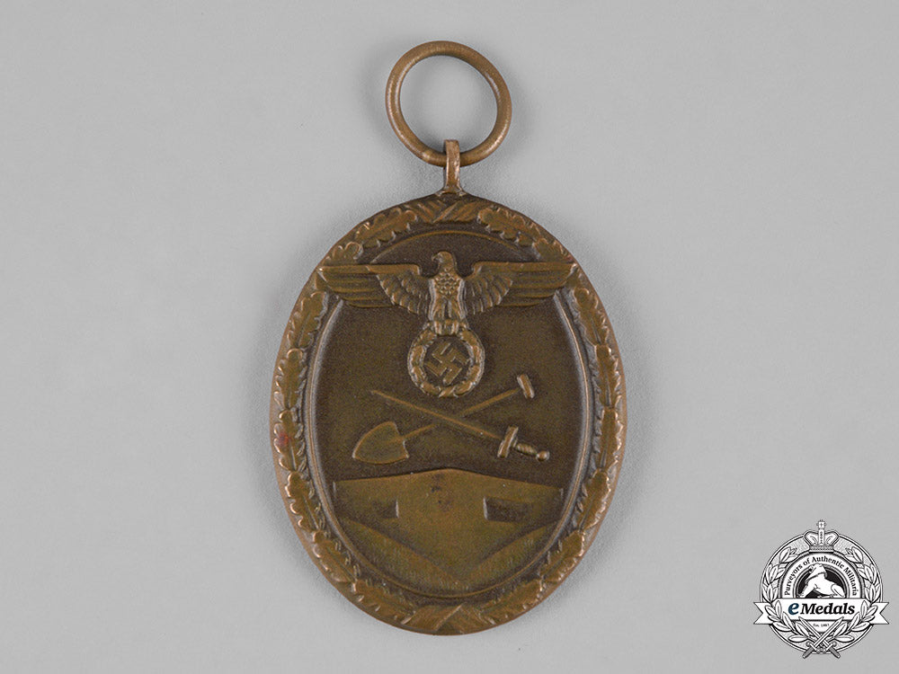 germany,_third_reich._a_west_wall_medal_c19-4263
