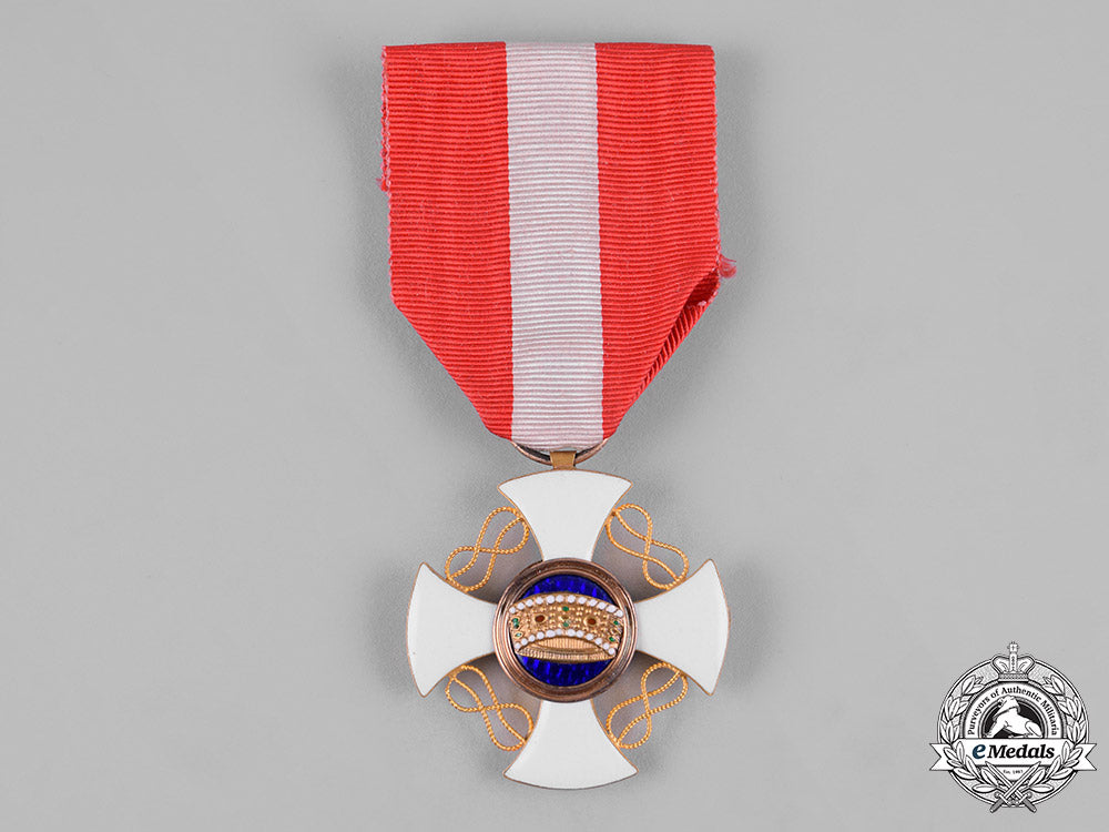 italy,_kingdom._an_order_of_the_crown_of_italy_in_gold,_v_class_knight_with_case_c19-4286