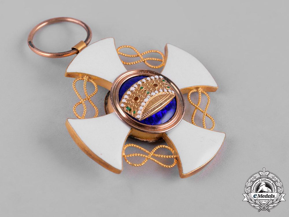 italy,_kingdom._an_order_of_the_crown_of_italy_in_gold,_v_class_knight_with_case_c19-4289