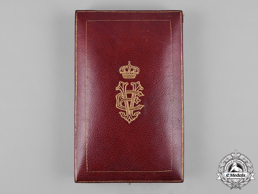 italy,_kingdom._an_order_of_the_crown_of_italy_in_gold,_v_class_knight_with_case_c19-4291