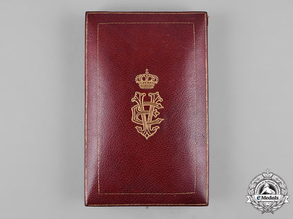 italy,_kingdom._an_order_of_the_crown_of_italy_in_gold,_v_class_knight_with_case_c19-4291