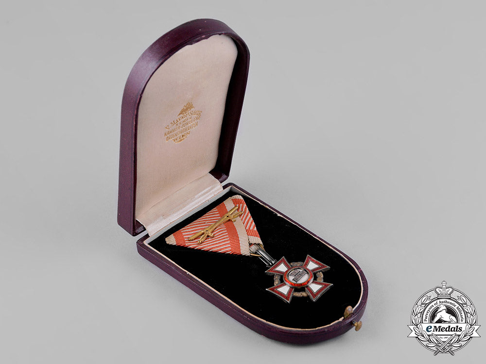 austria,_imperial._a_military_merit_cross,_iii_class_with_war_decoration_in_case,_by_v._mayers’_söhne_c19-4482_1