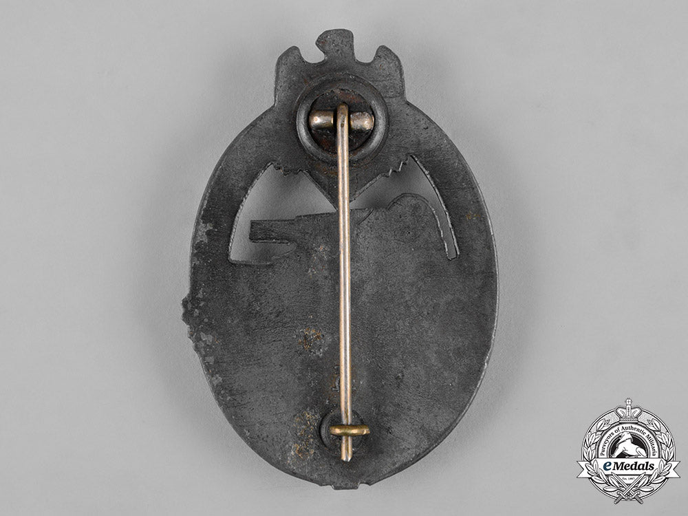 germany,_wehrmacht._a_panzer_assault_badge,_bronze_grade,_by_hermann_aurich_c19-4707