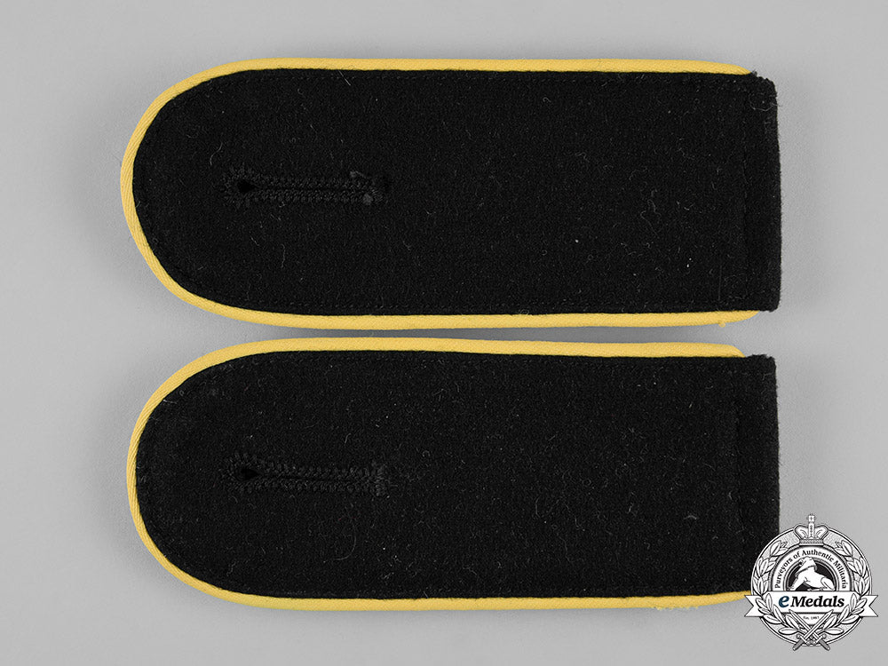 germany,_waffen-_ss._a_set_of_waffen-_ss_mann_signals_shoulder_straps_c19-4813