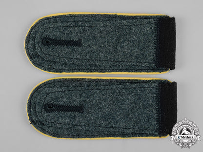 germany,_waffen-_ss._a_set_of_waffen-_ss_mann_signals_shoulder_straps_c19-4814