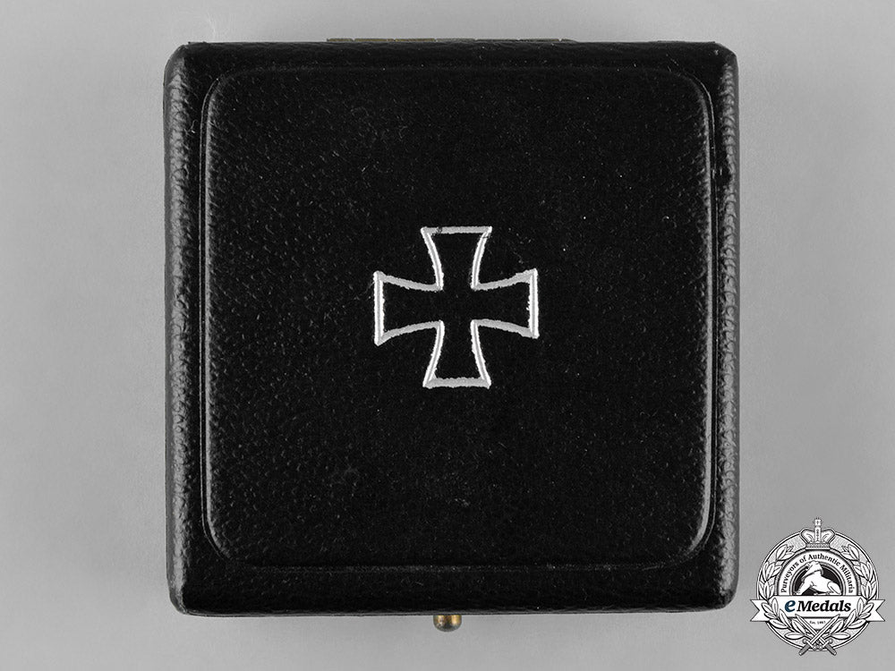 germany,_wehrmacht._a1939_iron_cross,_i_class,_with_case_c19-507