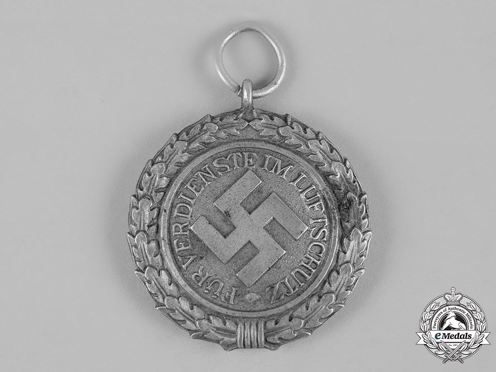 germany,_rlb._an_air_defence_league(_rlb)_air_protection_medal,_ii_class_c19-5098_2_1