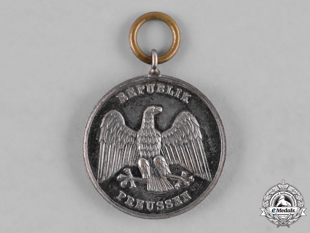 germany,_weimar._a_medal_for_rescue_from_danger_with_miniature_c19-5203