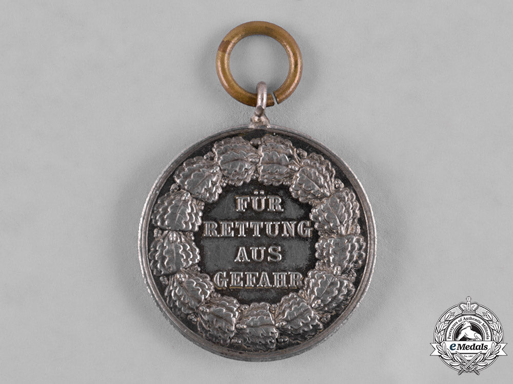 germany,_weimar._a_medal_for_rescue_from_danger_with_miniature_c19-5204