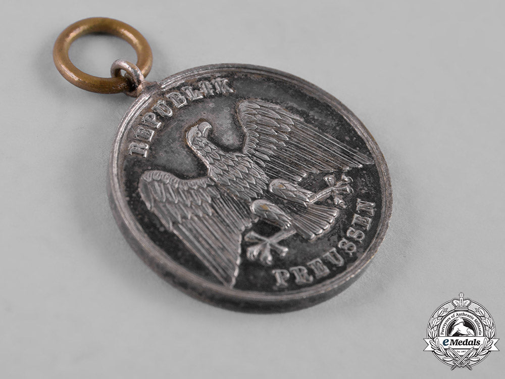 germany,_weimar._a_medal_for_rescue_from_danger_with_miniature_c19-5205
