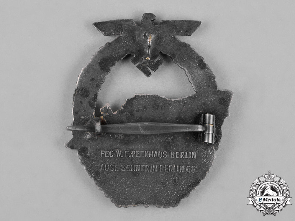 germany,_kriegsmarine._an_e-_boat_war_badge,_by_c._schwerin&_sohn,2_nd_pattern,_variation1_c19-522