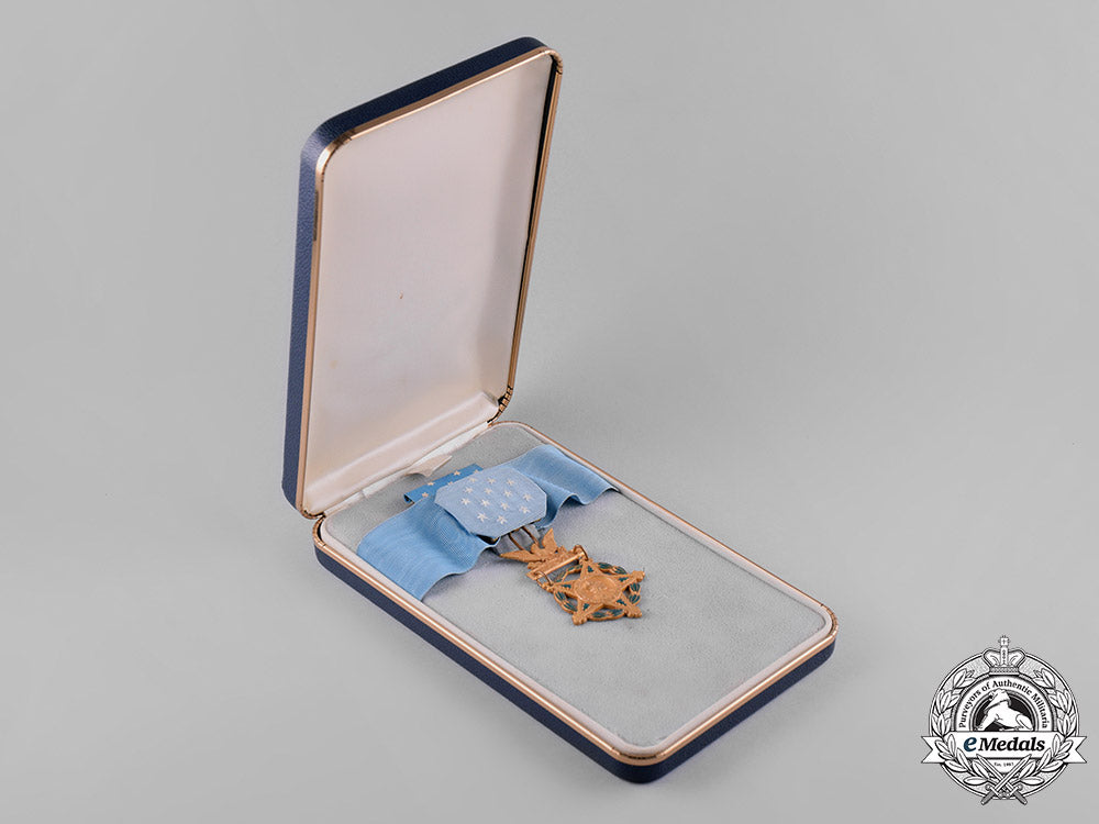 united_states._an_army_medal_of_honor,_type_vi(1964-_present)_c19-5221