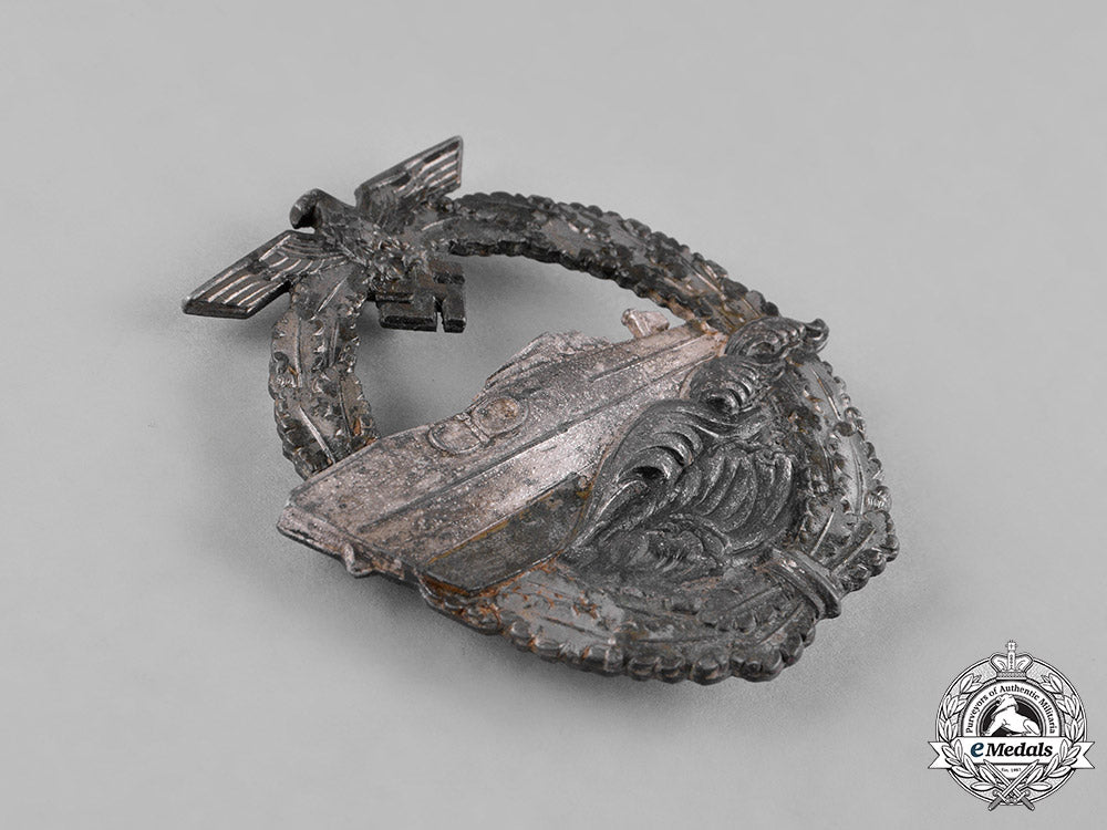 germany,_kriegsmarine._an_e-_boat_war_badge,_by_c._schwerin&_sohn,2_nd_pattern,_variation1_c19-523