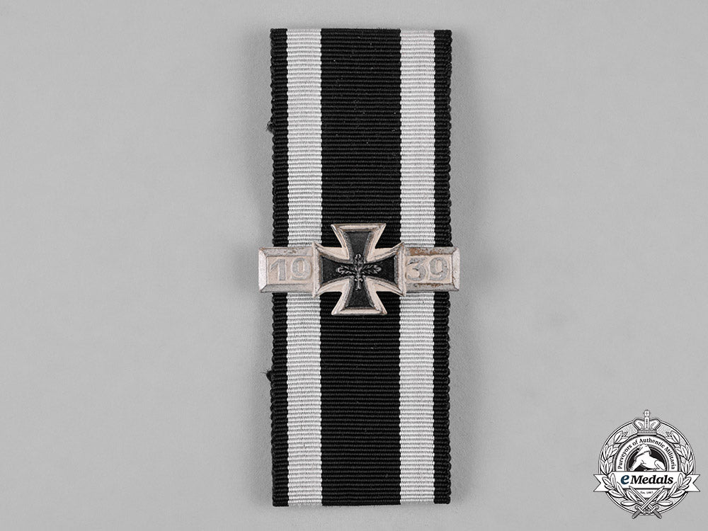 germany,_federal_republic._a1914_iron_cross_ribbon_with1939_clasp,_post-1957_reissue_c19-5238