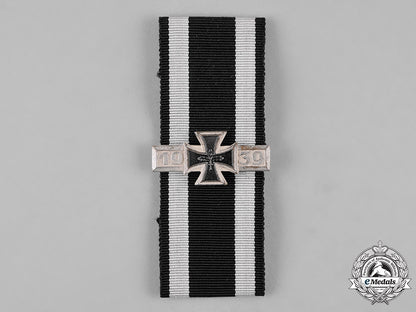 germany,_federal_republic._a1914_iron_cross_ribbon_with1939_clasp,_post-1957_reissue_c19-5238