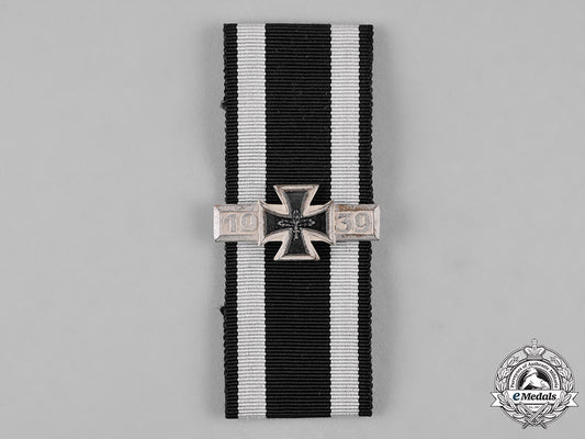 germany,_federal_republic._a1914_iron_cross_ribbon_with1939_clasp,_post-1957_reissue_c19-5238