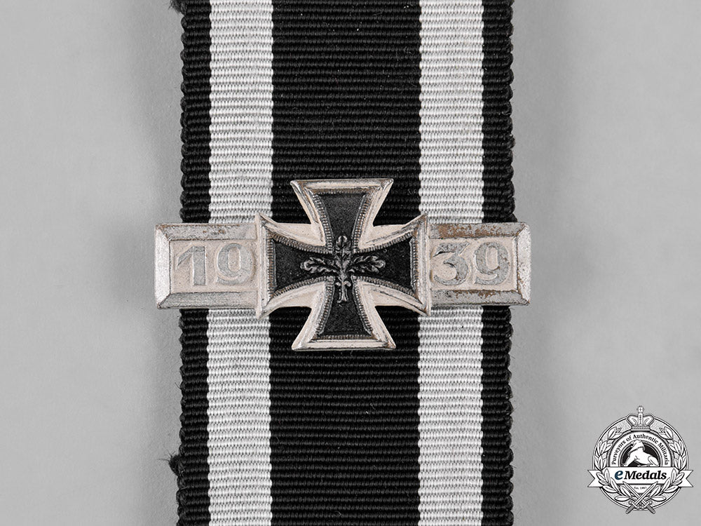 germany,_federal_republic._a1914_iron_cross_ribbon_with1939_clasp,_post-1957_reissue_c19-5239