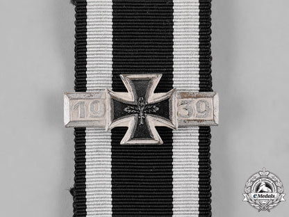 germany,_federal_republic._a1914_iron_cross_ribbon_with1939_clasp,_post-1957_reissue_c19-5239