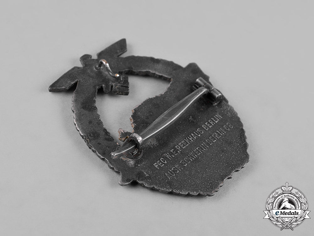 germany,_kriegsmarine._an_e-_boat_war_badge,_by_c._schwerin&_sohn,2_nd_pattern,_variation1_c19-524