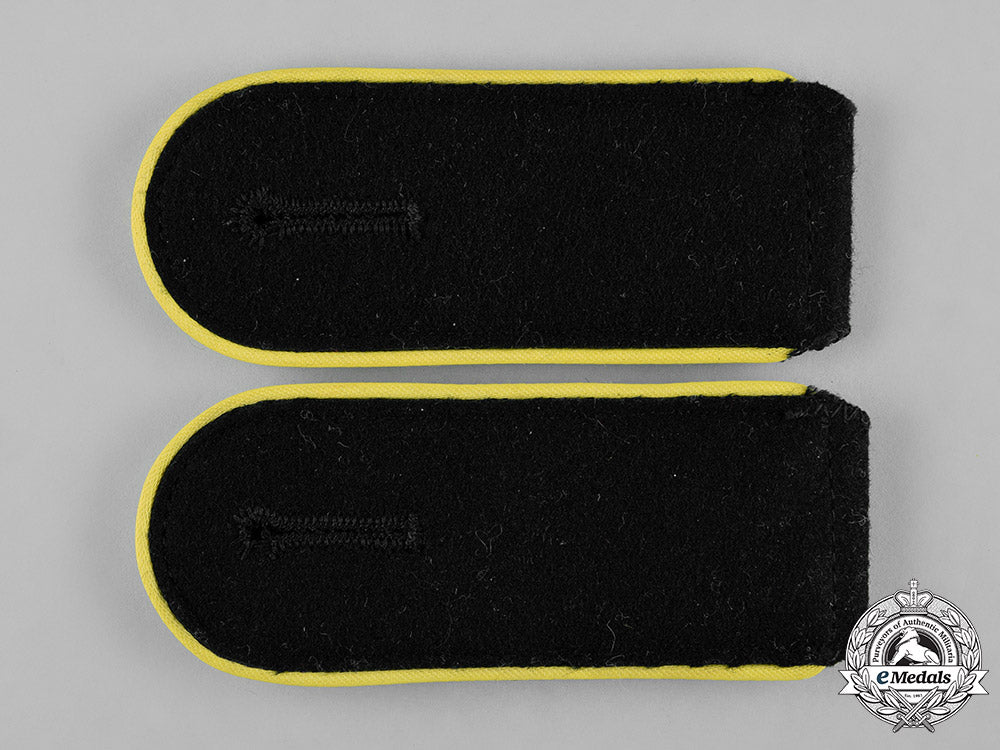 germany,_waffen-_ss._a_pair_of_signals_em_shoulder_straps_c19-528_1