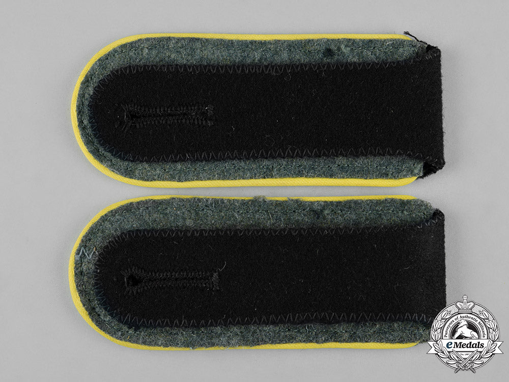 germany,_waffen-_ss._a_pair_of_signals_em_shoulder_straps_c19-529_1